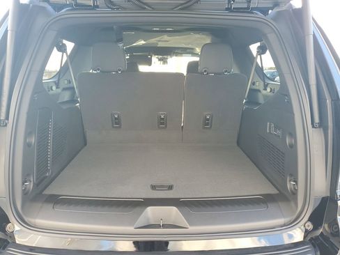 New 2026 Chevrolet Suburban LT image 7