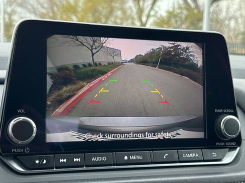 Used 2024 Nissan Rogue SV image 27