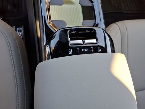 New 2025 Volvo EX30 Plus w/ Protection Package Premier image 11