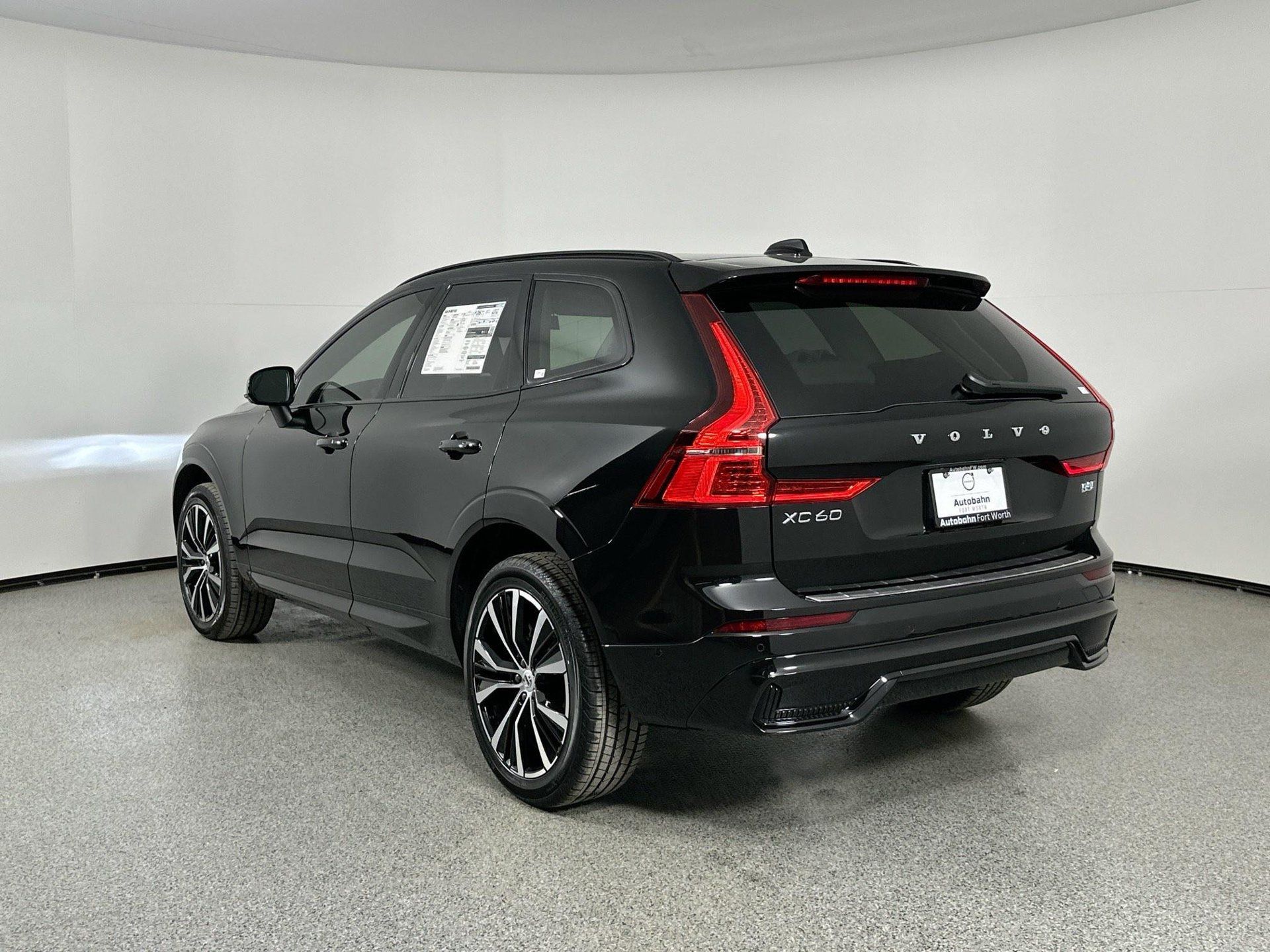 Certified 2025 Volvo XC60 B5 Plus w/ Protection Package Premier AWD/4WD image 7