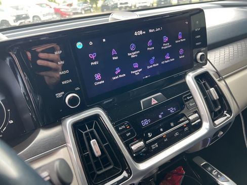 Used 2022 Kia Sorento SX Prestige w/ Panoramic Sunroof Package AWD/4WD image 4
