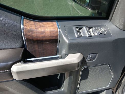 Used 2015 Ford F150 Platinum w/ Equipment Group 701A Luxury image 12