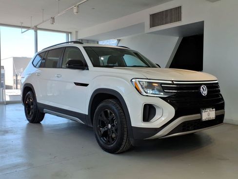 Used 2026 Volkswagen Atlas Peak Edition AWD/4WD image 3