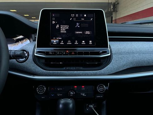 Used 2025 Jeep Compass Latitude image 26