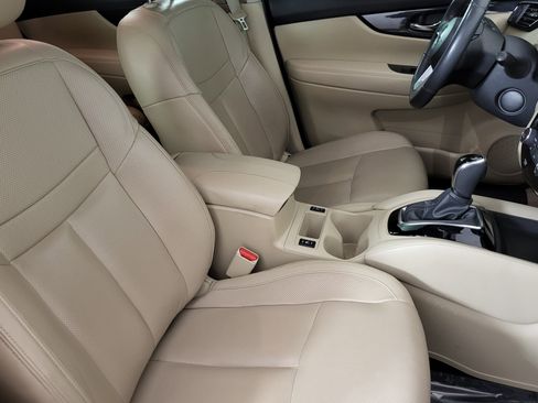 Used 2017 Nissan Rogue SL w/ SL Premium Package image 13