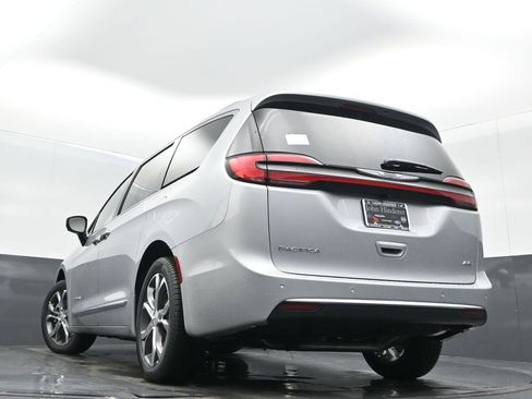 New 2026 Chrysler Pacifica Pinnacle image 36