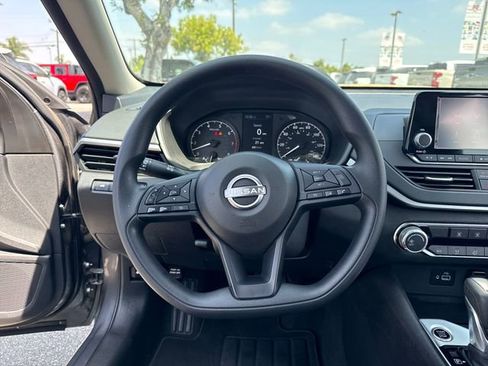 Used 2024 Nissan Altima 2.5 S FWD image 14