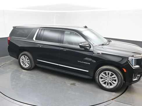 Used 2023 GMC Yukon XL SLT AWD/4WD image 1