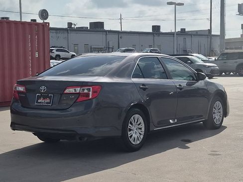 Used 2014 Toyota Camry LE FWD image 6