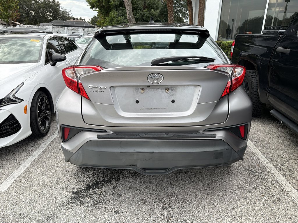 Used 2019 Toyota C-HR XLE FWD image 5