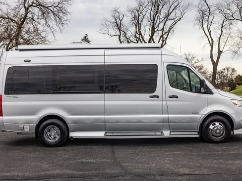 Used 2019 Mercedes-Benz Sprinter 170 w/ Premium Plus Package image 6