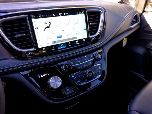 New 2026 Chrysler Pacifica Select w/ S Appearance Package image 15