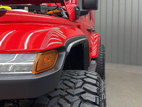 Used 2025 Jeep Wrangler Unlimited Sahara AWD/4WD image 13