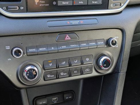 Used 2021 Kia Sportage LX image 15