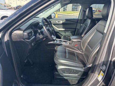 Used 2024 Ford Explorer XLT w/ Equipment Group 202A image 10