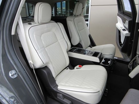 Used 2021 Lincoln Aviator Black Label w/ Dynamic Handling Package AWD/4WD image 23