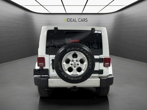 Used 2013 Jeep Wrangler Unlimited Sahara w/ Connectivity Group AWD/4WD image 6