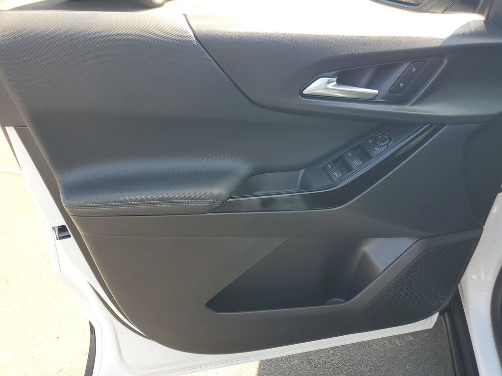 Used 2026 Chevrolet Equinox LT w/ Safety and Technology Package FWD image 23