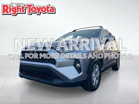 Used 2019 Toyota RAV4 XLE w/ Convenience Package FWD image 1