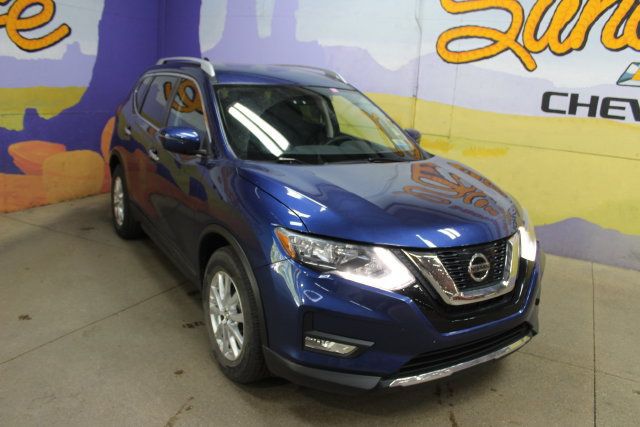 Used 2017 Nissan Rogue SV FWD image 2