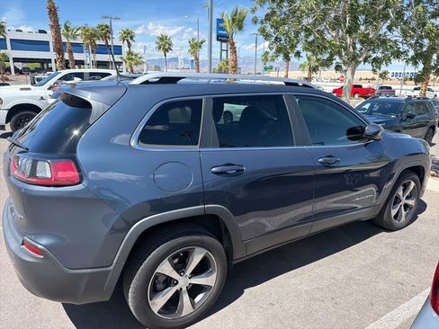 Used 2019 Jeep Cherokee Limited image 10