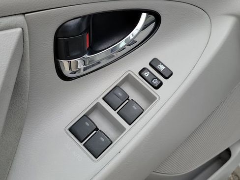 Used 2011 Toyota Camry image 18