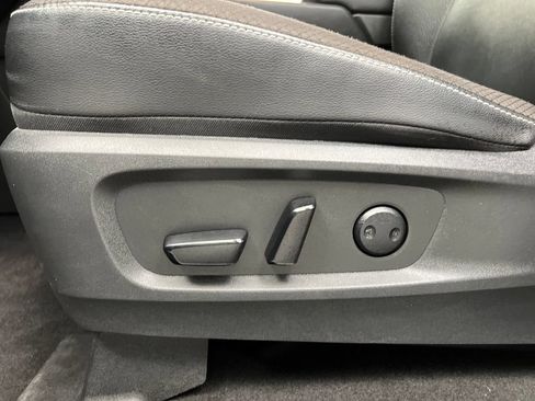 Used 2024 Nissan Pathfinder SL AWD/4WD image 13