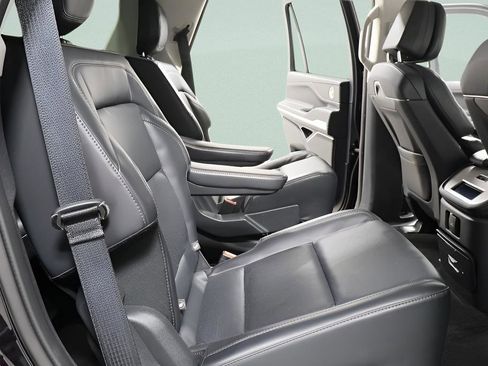 Used 2025 Lincoln Navigator Reserve image 28