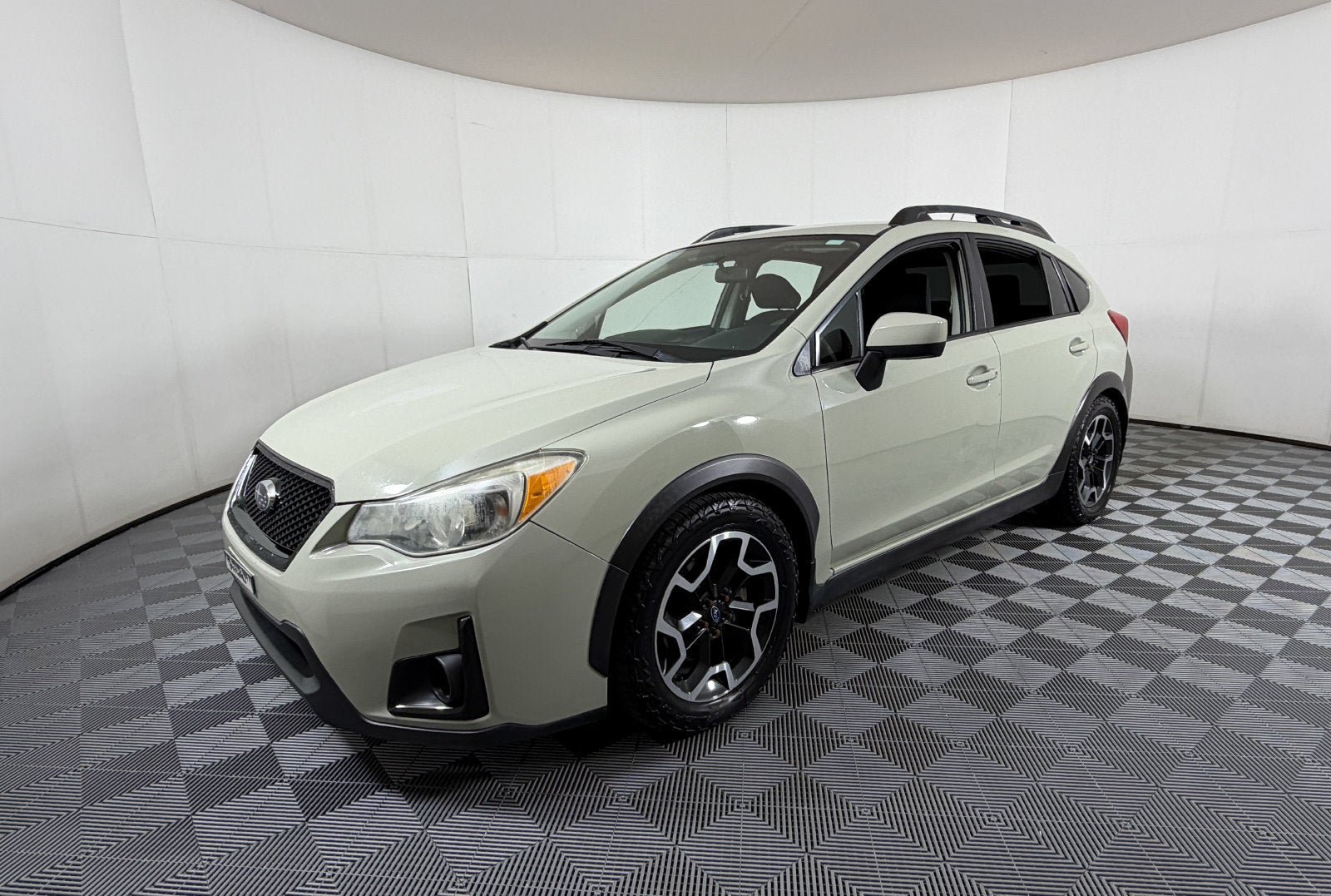 Used 2017 Subaru Crosstrek 2.0i Premium AWD/4WD image 2