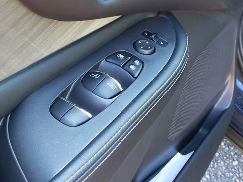 Used 2018 Nissan Murano SL w/ Moonroof Package image 14