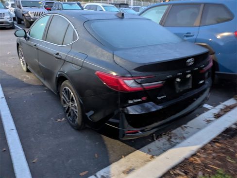 Used 2025 Toyota Camry XLE image 5