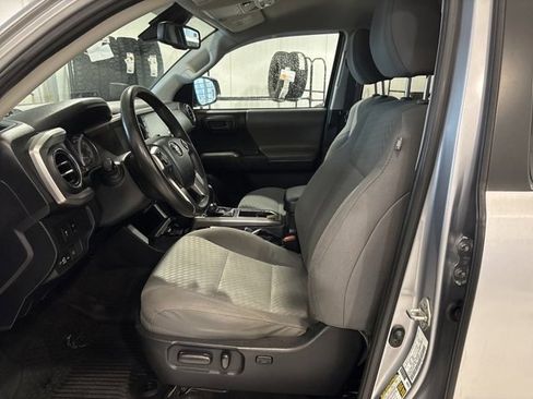 Used 2020 Toyota Tacoma SR5 image 9