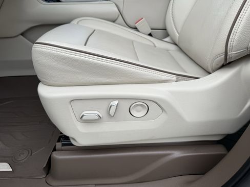 Used 2022 GMC Yukon XL Denali image 29