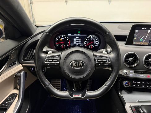 Used 2018 Kia Stinger GT2 AWD/4WD image 14
