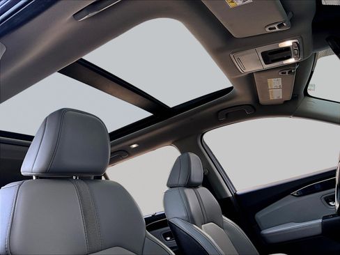 Used 2024 Honda Pilot Touring image 28