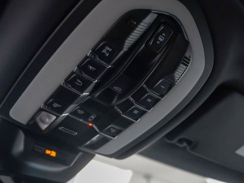 Used 2025 Porsche Macan image 28