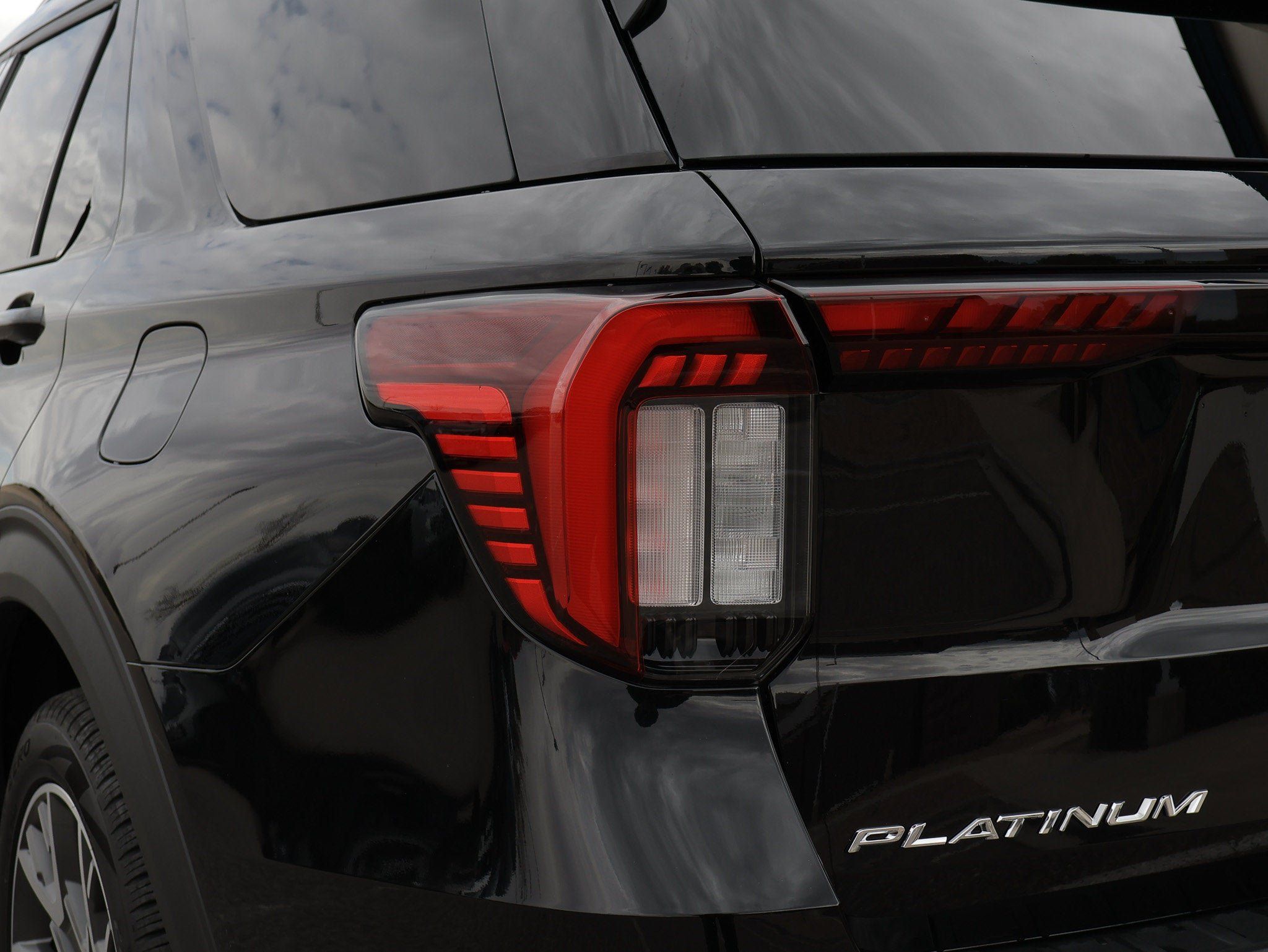 Certified 2025 Ford Explorer Platinum w/ Ultimate Package AWD/4WD image 18