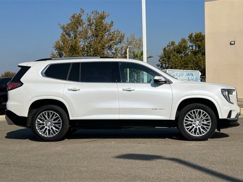 Used 2025 GMC Acadia Denali image 3