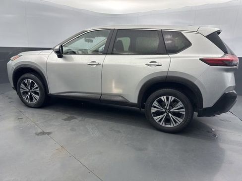 Used 2023 Nissan Rogue SV image 4