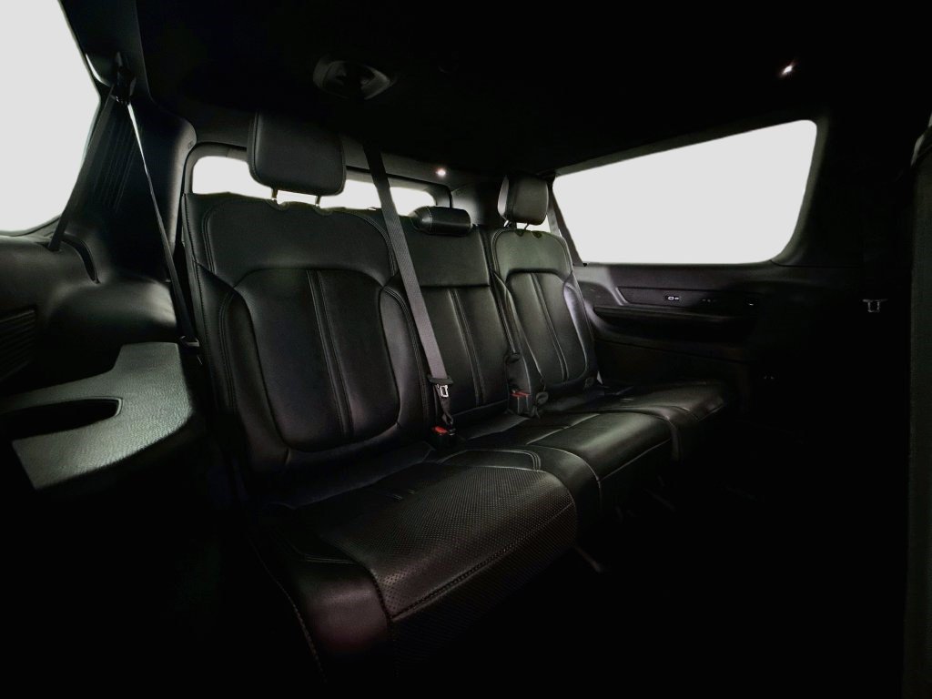 Used 2024 Jeep Wagoneer L Series II w/ Flexible Seating Group RWD image 40