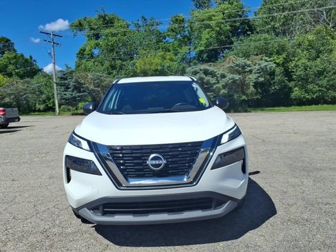 Used 2023 Nissan Rogue S AWD/4WD image 2