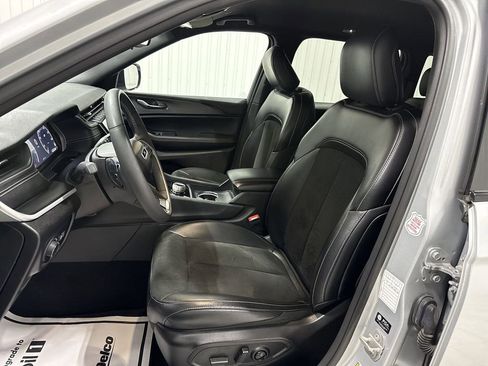 Used 2024 Jeep Grand Cherokee Altitude image 20