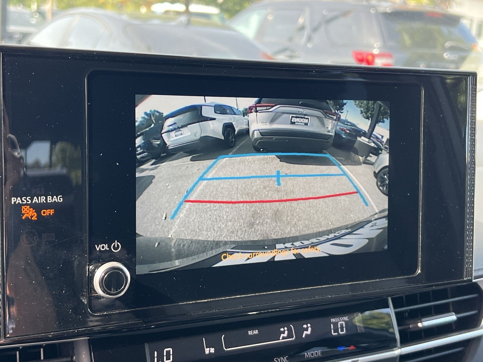 Used 2025 Toyota Sienna LE FWD image 17