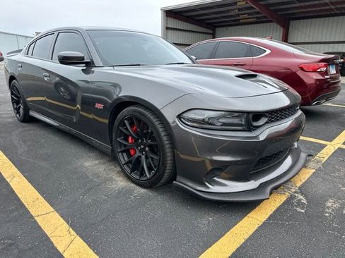 Used 2019 Dodge Charger Scat Pack w/ Dynamics Package RWD image 2