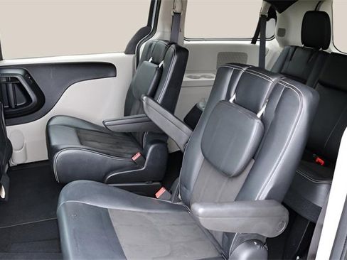 Used 2019 Dodge Grand Caravan SXT image 14