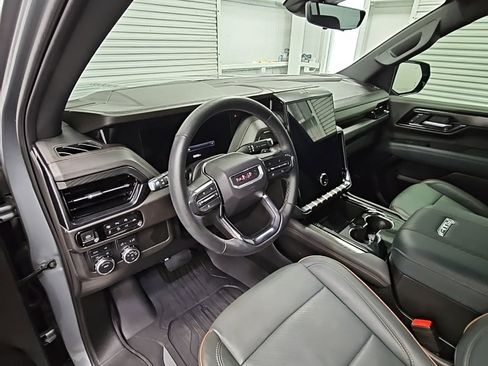 Used 2025 GMC Yukon XL AT4 w/ AT4 Premium Package image 11