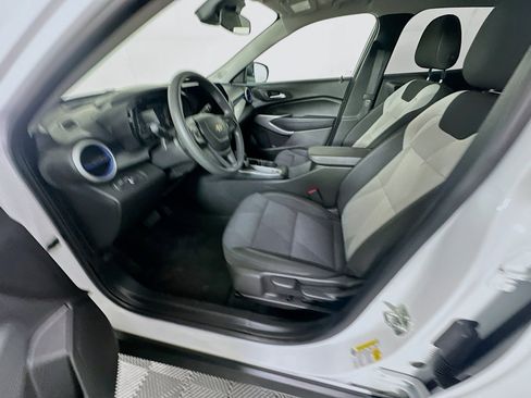 Used 2025 Chevrolet Trax LS image 13