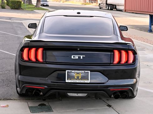 Used 2019 Ford Mustang GT RWD image 4