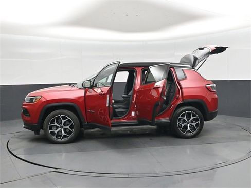 Used 2025 Jeep Compass Limited image 49