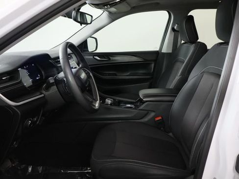 Used 2023 Jeep Grand Cherokee L Laredo AWD/4WD image 7